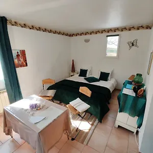  Couette-café D'hotes, A La Nuitee
